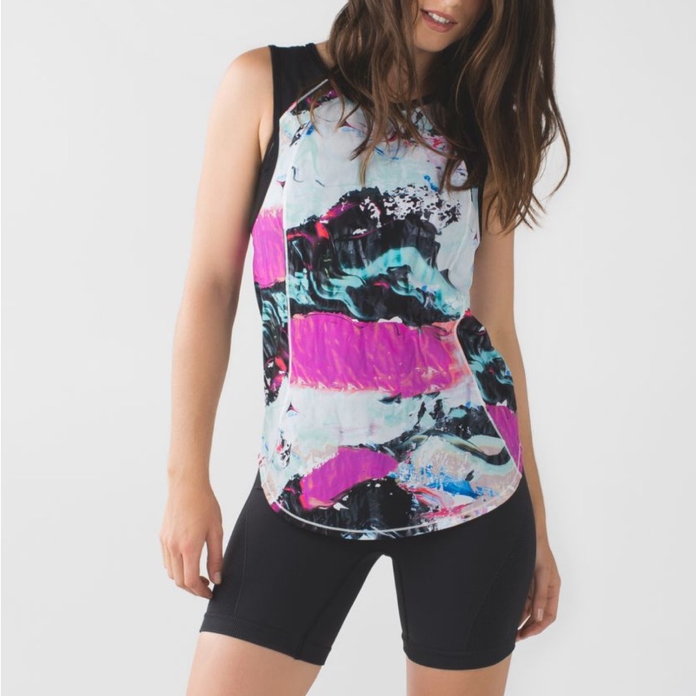 Lululemon Sculpture Tank in color Pigment Wave Multi/Black